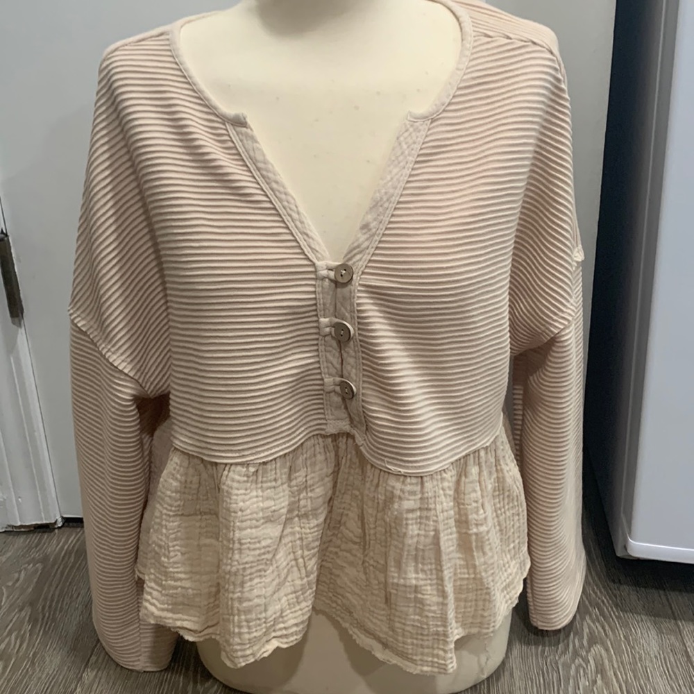 Long sleeve sweater. Size Small. Brand Listicle.